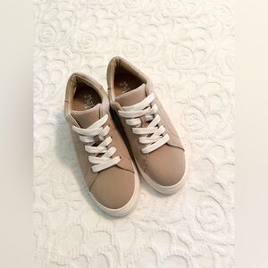 Stylish Tan Sneakers for Women